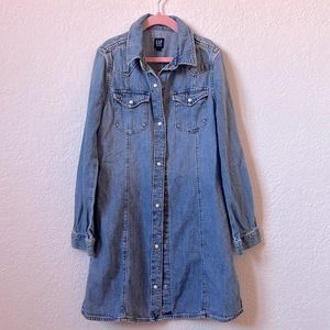 EUC GAP Girls Denim Dress with cute stud button details. Size M